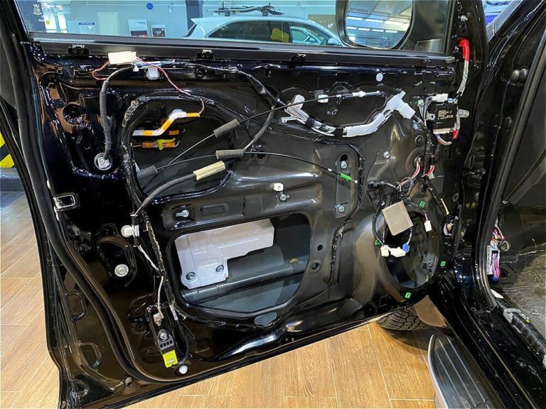 Шумоизоляция дверей автомобиля Toyota